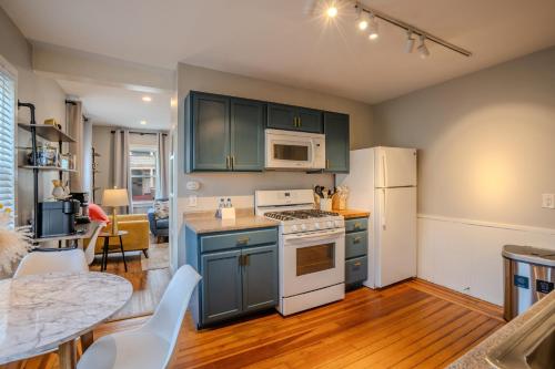 Beautiful Mid-century Modern Apartment In Prov in Providence, USA