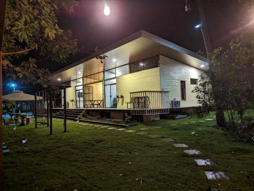 . Yellow House - Country house near La Fortuna