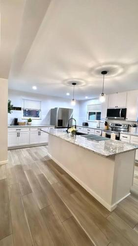 Spacious 5BR & 3.5BA Minimalist Haven in STL in Soulard, Vereinigte Staaten von Amerika