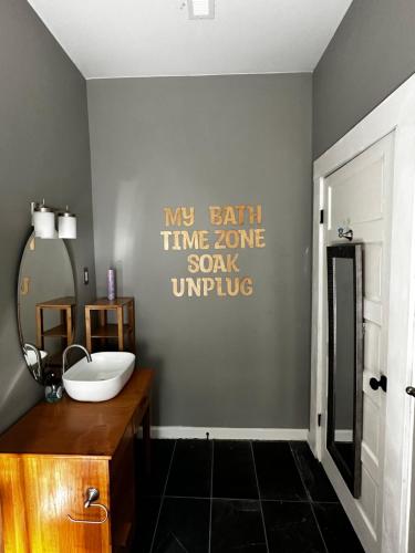 Renovated,Comfortable and Convenient Experience Renovated,Comfortable and Convenient Experience