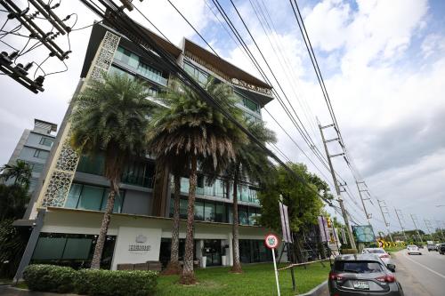 Exterior view, Luxury Modern Garden View Apartment near Bann Kang Wat