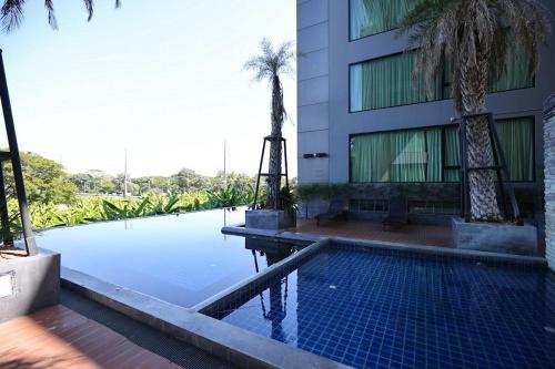 Luxury Modern Garden View Apartment near Bann Kang Wat