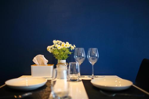 Luxury Modern Garden View Apartment near Bann Kang Wat