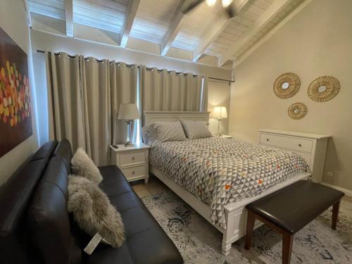 MAGICAL Xcape, POOLS-SPA, WALK 2 DISNEY, CENTRAL AC-HEAT, FULLY EQUIPPED, 2 FREE PARKING SPACES, OWNER MGMT in Anaheim, USA