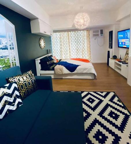 Paris Themed Condo in BGC (by The Fort Strip)