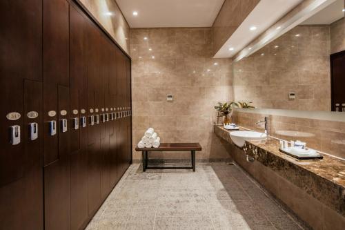 Deluxe Family Suite image 6