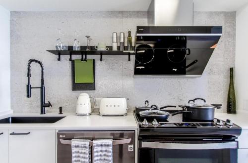 lovely 1-bedroom w/parking at Coal Harbour in Vancouver, Canada