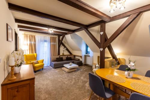 2 bedrooms, 3 beds