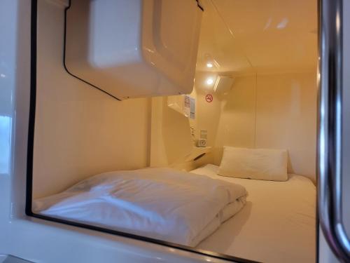 Capsule Room - Upper Level - (Male Only)