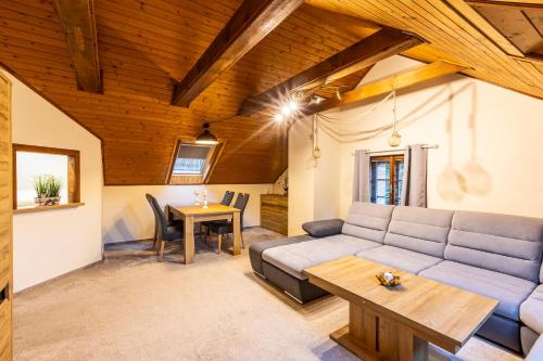 1 queen bed, 2 sofa beds