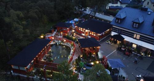 4 PORY ROKU POKOJE GOŚCINNE obrázok