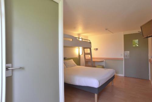 Ibis budget Saint-Etienne stade Ideally located in the prime touristic area of Saint-Etienne, Hotel Ibis Budget Saint-Etienne promises a relaxing and wonderful visit. Featuring a complete list of amenities, guests will find their st