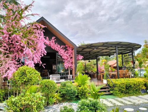 Restaurant, กอบสุข รีสอร์ท2 k15 near Pa Au Thai One-dish meal restaurant
