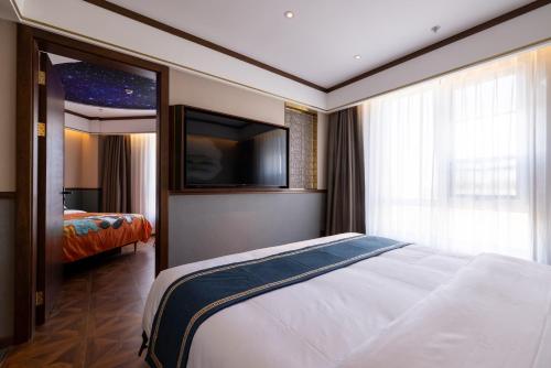 room detail thumbnail 0