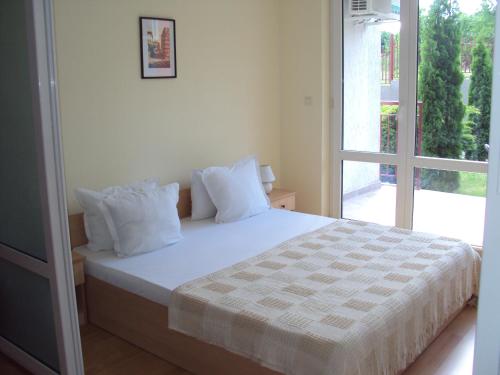 One-Bedroom Apartment with Balcony image 6