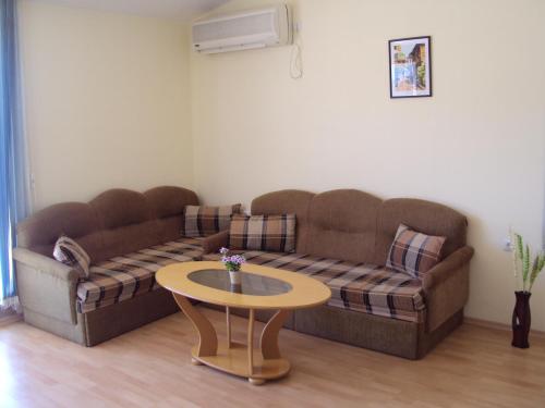 One-Bedroom Apartment with Balcony image 3