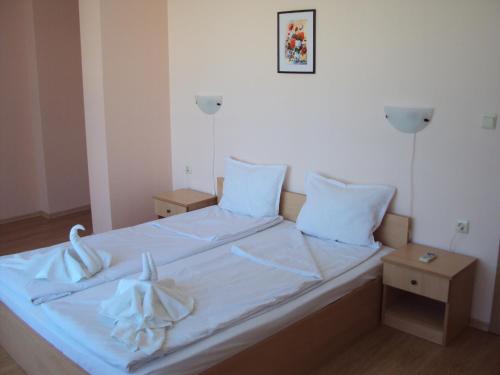 One-Bedroom Apartment with Balcony image 5