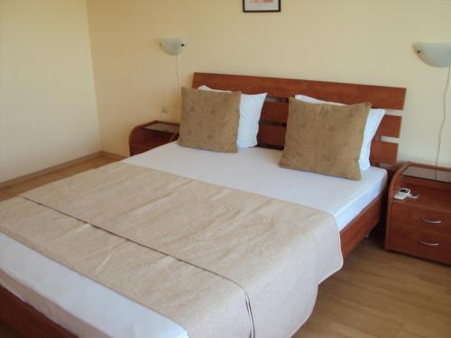 Two-Bedroom Apartment with Balcony image 3