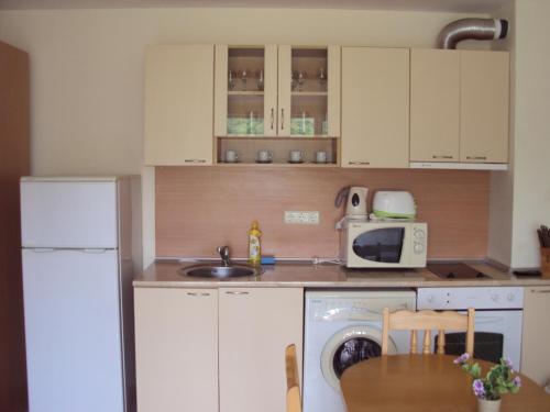 Two-Bedroom Apartment with Balcony image 5