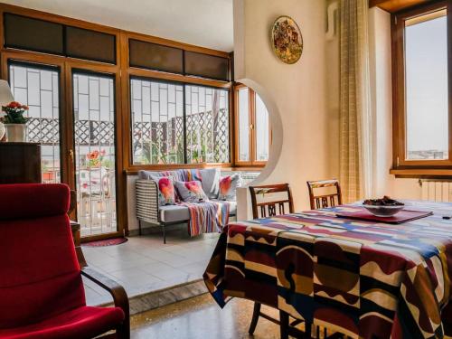 Chic and Spacious Rome Penthouse, Řím