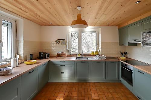 ห้องครัว, Villa P'tite Noisette - charmante maison vue montagne in เลอ เบลส