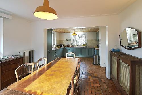 ห้องครัว, Villa P'tite Noisette - charmante maison vue montagne in เลอ เบลส