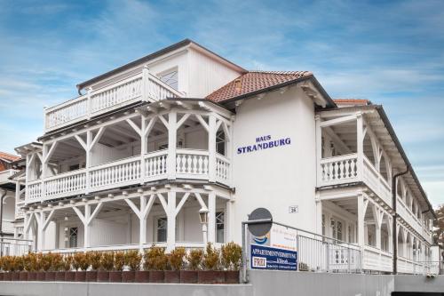 Haus Strandburg - hinter Düne und Meer