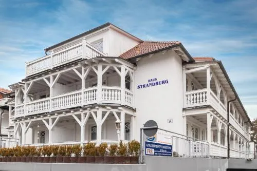 Haus Strandburg - hinter Düne und Meer in Binz, Deutschland
