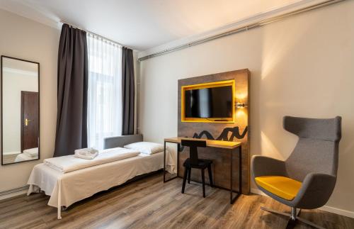 Superior Triple Room image 4