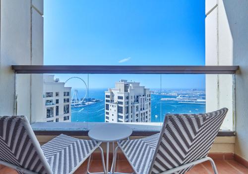 First Class 2BD Apt in Heart of JBR, Full Sea, Ain Dubai and Palm View, Rimal Building