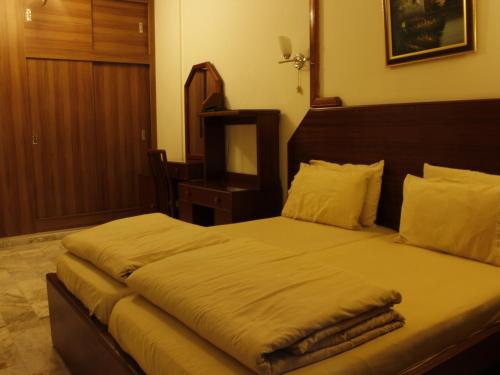 1 queen bed