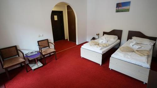 2 twin beds