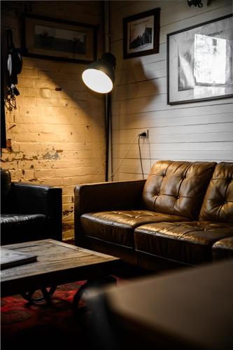 Historic Cargo Inn Orange Food & Wine Region in Lidster