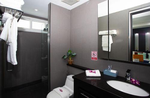 room detail thumbnail 2