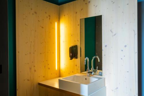 The People Hostel - Strasbourg - image 5