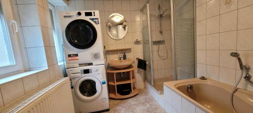cabină de duș, Suhl - Ihre erholsame Arbeiterwohnung in Zentrumnähe (Suhl - Ihre erholsame Arbeiterwohnung in Zentrumnahe) in Suhl