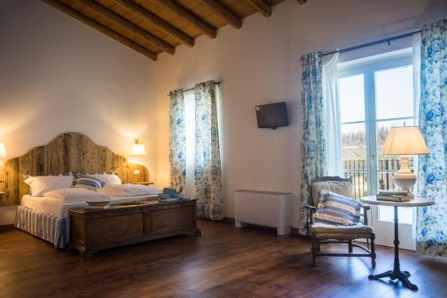 Large Double or Twin Room image 1