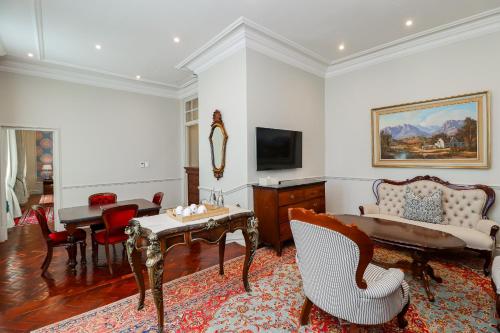 The Monarch Hotel - image 5