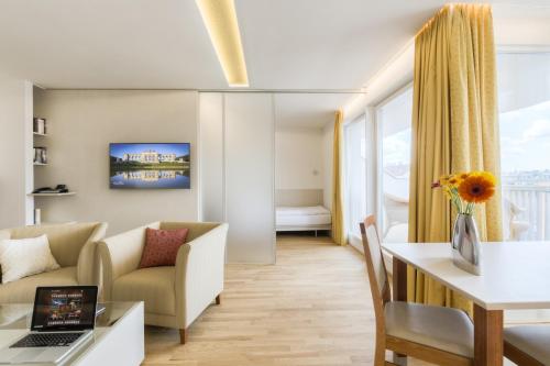 Vienna Grand Apartments DANUBE - image 14