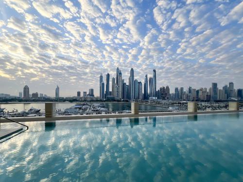 Luxurious 2BR Marina Vista EMAAR Beachfront - main image
