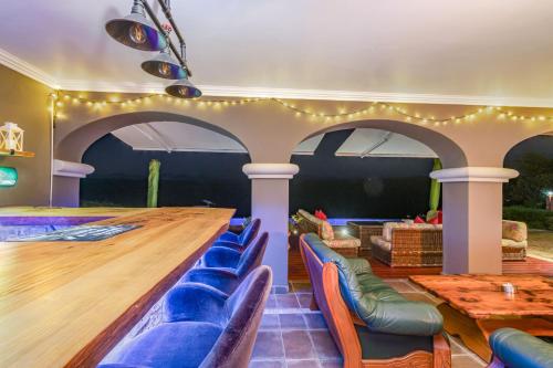 ผับ/เลาจน์, Loerie's Landing Country Villa in ซิโมลา กอล์ฟ แอนด์ คันทรี เอสเตท