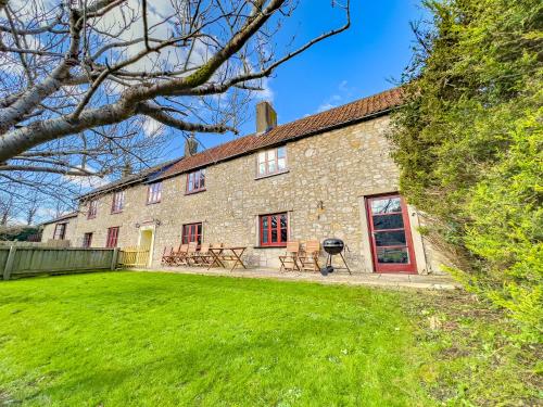 Seaside-Dog Friendly-Country Cottage-w log burner