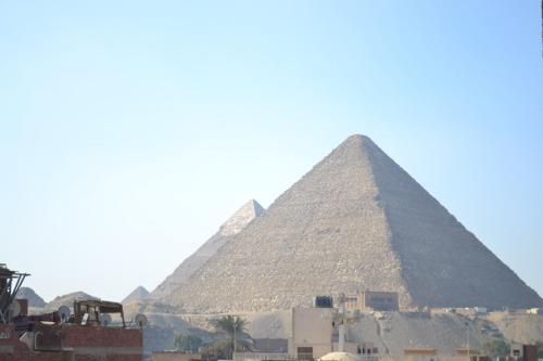 Honeymoon 6 pyramids view inn - image 3