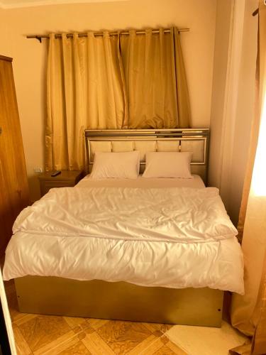 Honeymoon 6 pyramids view inn - image 14