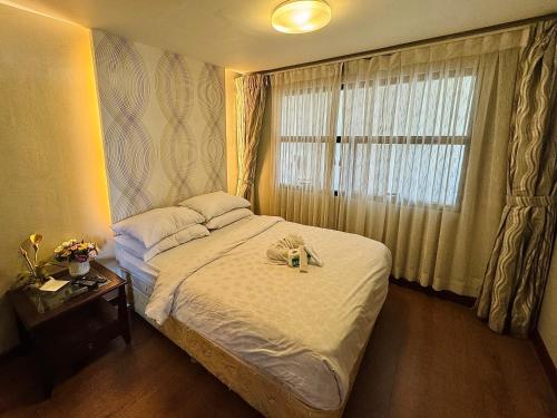 Spacious 1-Bedroom AppleOne Equicom Ayala - Tap to explore photos