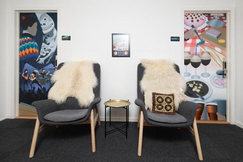 kawasan lounge/TV kongsi, Kulukis Downtown Hostel in Nuuk