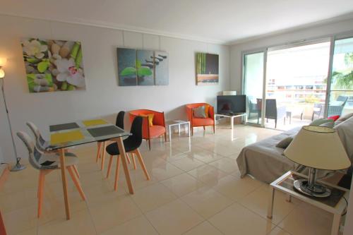 Fully equipped apartment with large terrace lounge area