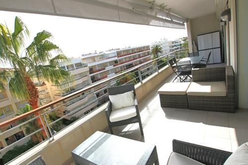 Fully equipped apartment with large terrace lounge area