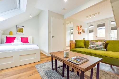Split Level Studio at West Hampstead by Concept Apartments, Londres