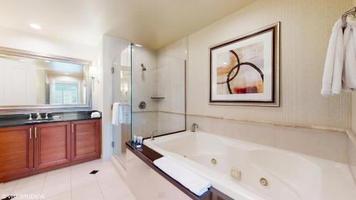 LADY LUCK'S VISTA - Private Balcony - Full Kitchen - Two Full Baths - Jetted Tub - Full MGM Grand Resort Access w No Resort Fee at MGM Signature, Las Vegas (Foto 10)